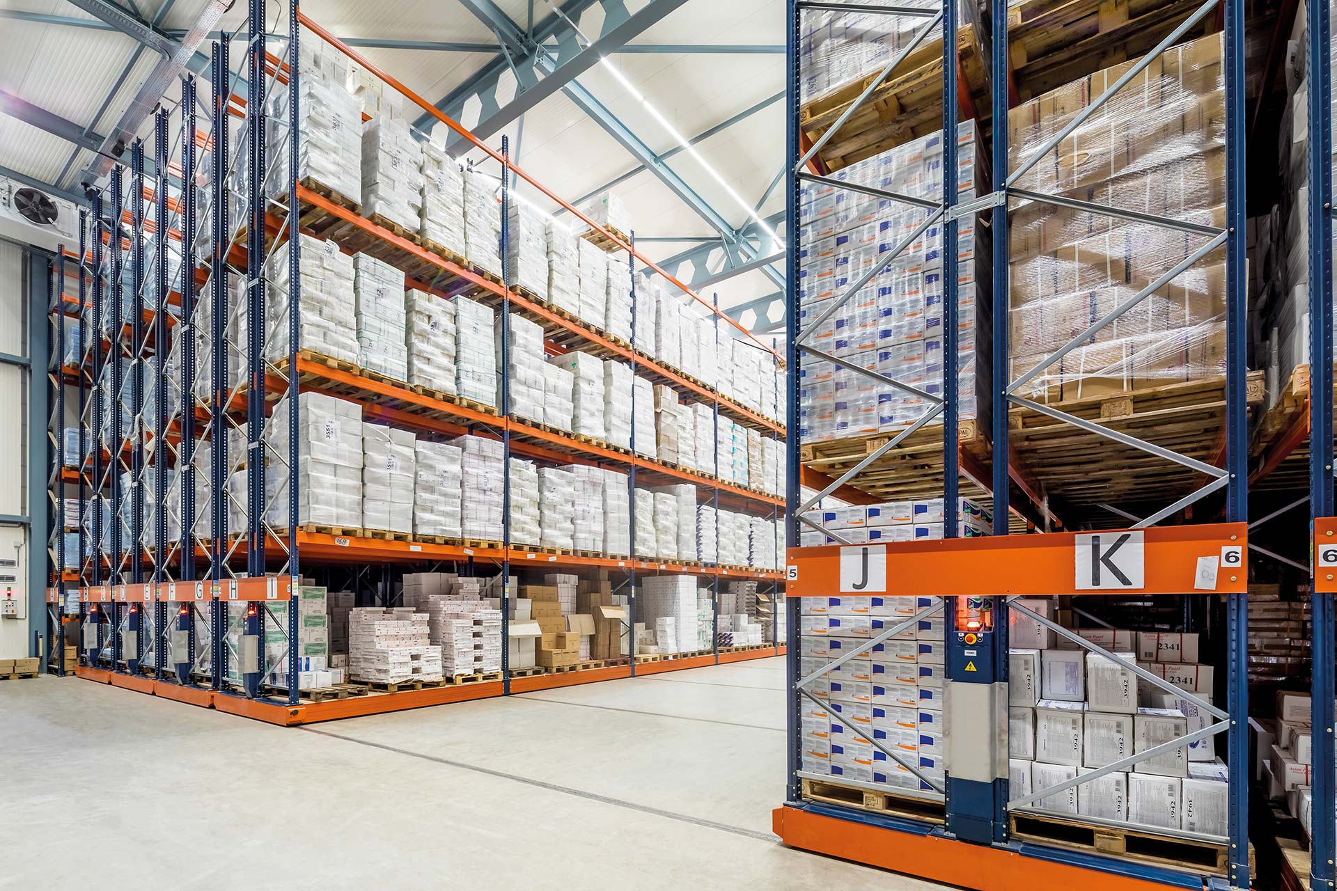 結構中支撐的存在保證了移動式貨架的穩定性