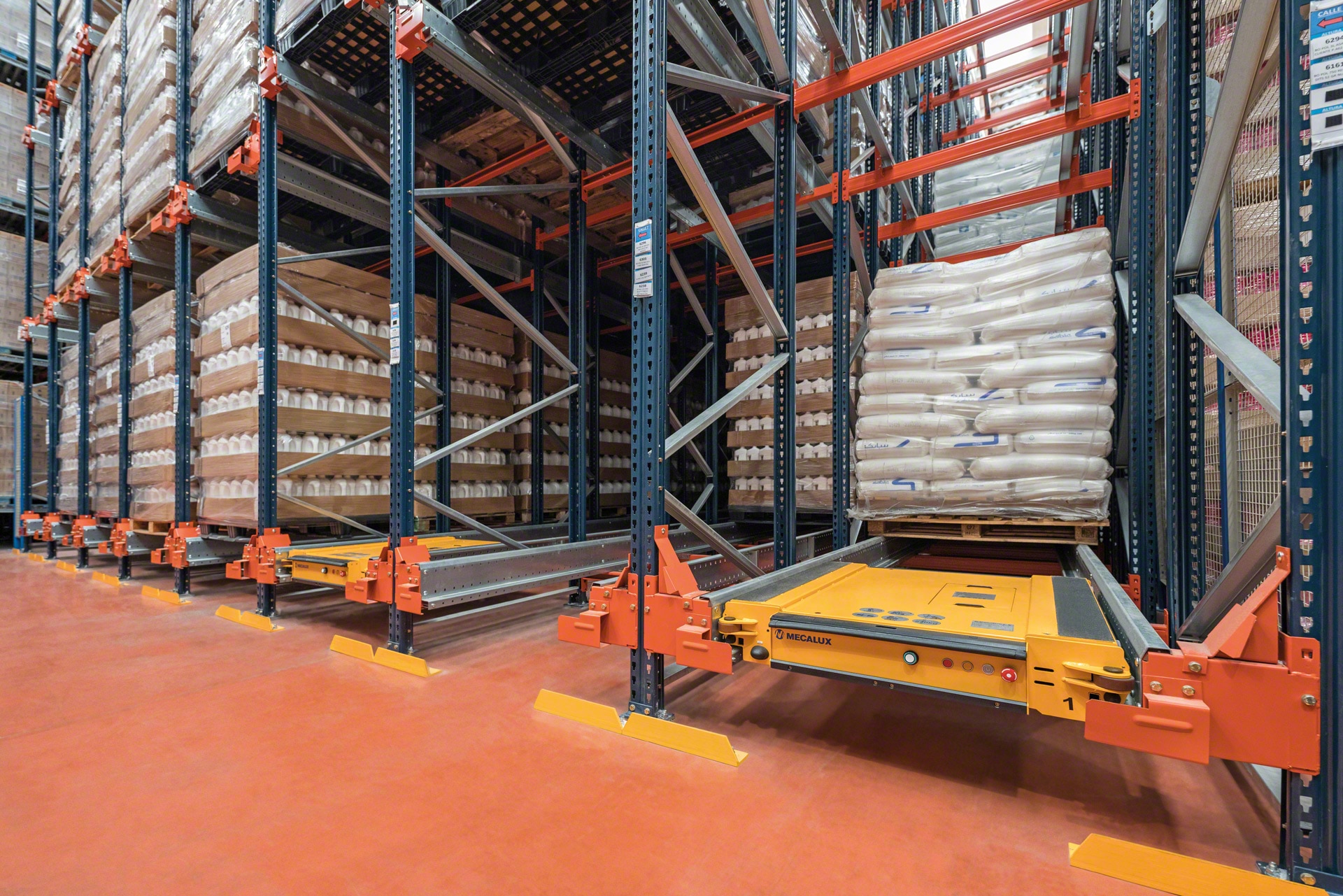 半自動托架安裝允許同時使用LIFO和FIFO裝載系統